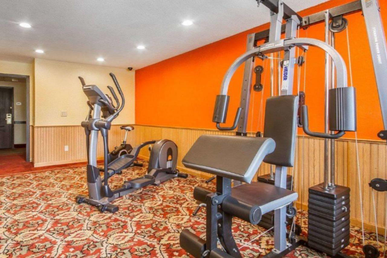 Rodeway Inn & Suites Madison East Ngoại thất bức ảnh