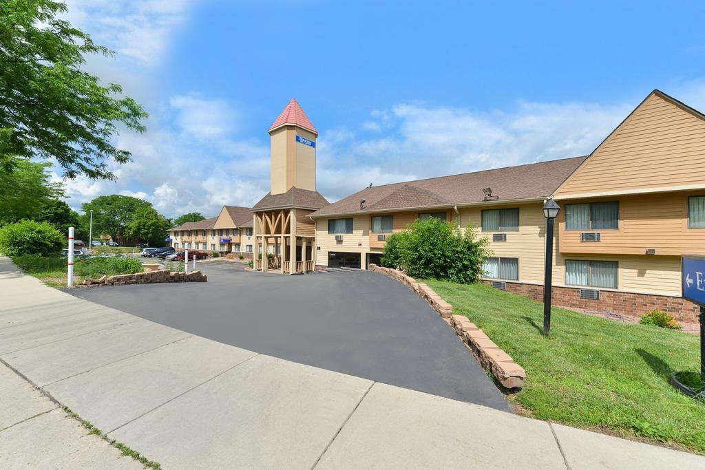 Rodeway Inn & Suites Madison East Ngoại thất bức ảnh