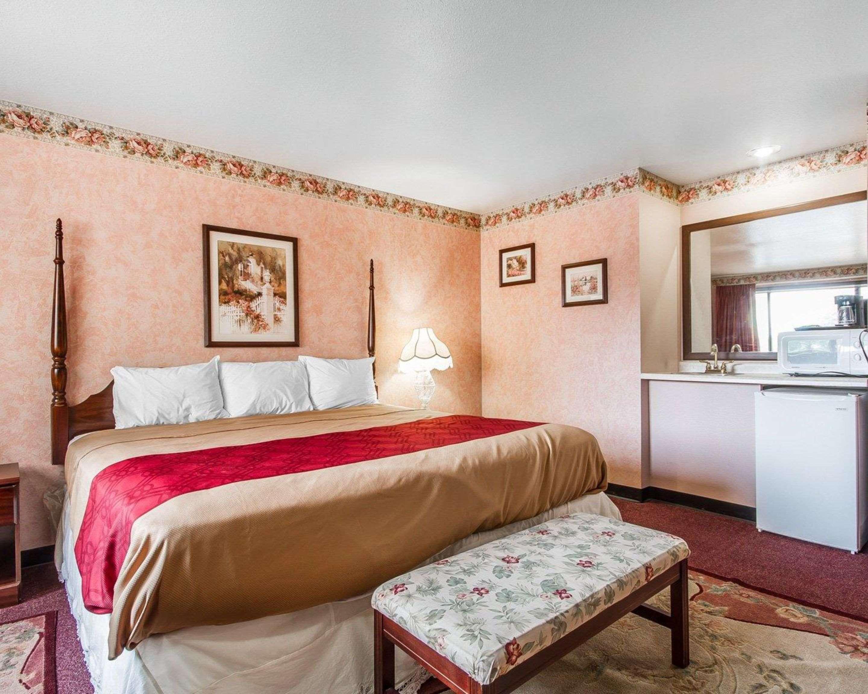 Rodeway Inn & Suites Madison East Ngoại thất bức ảnh