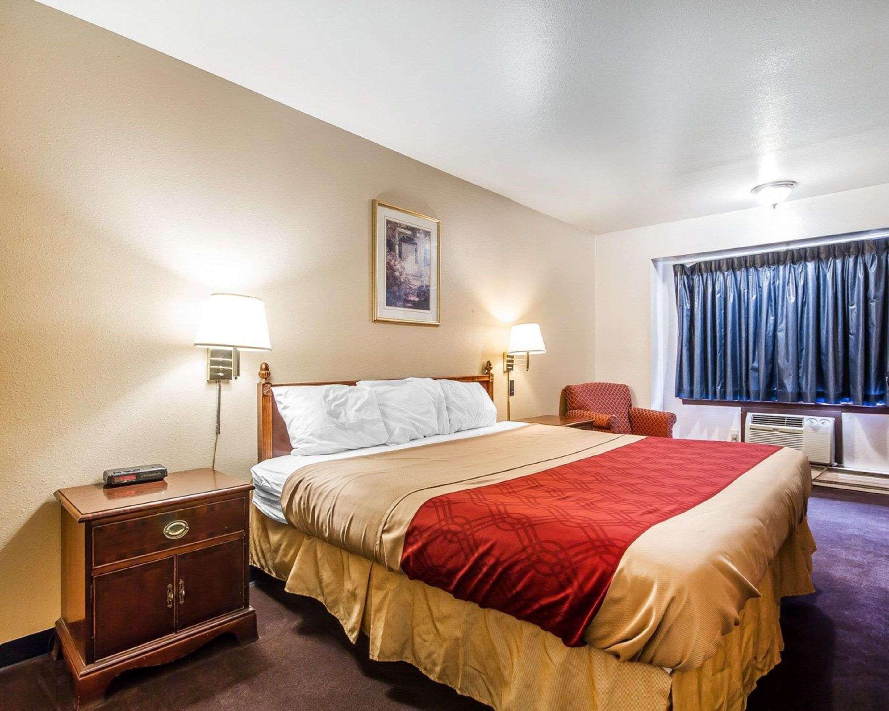 Rodeway Inn & Suites Madison East Ngoại thất bức ảnh