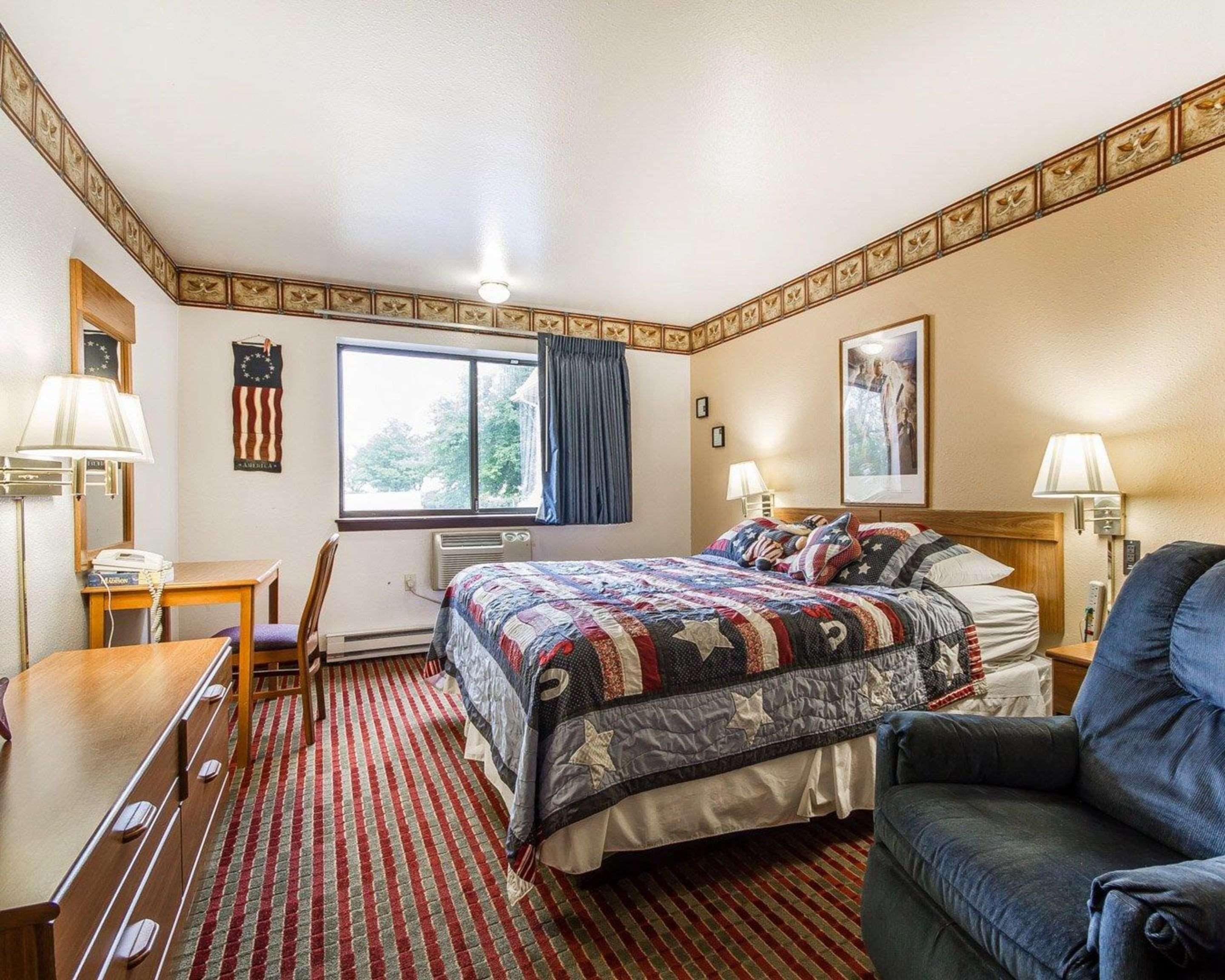 Rodeway Inn & Suites Madison East Ngoại thất bức ảnh