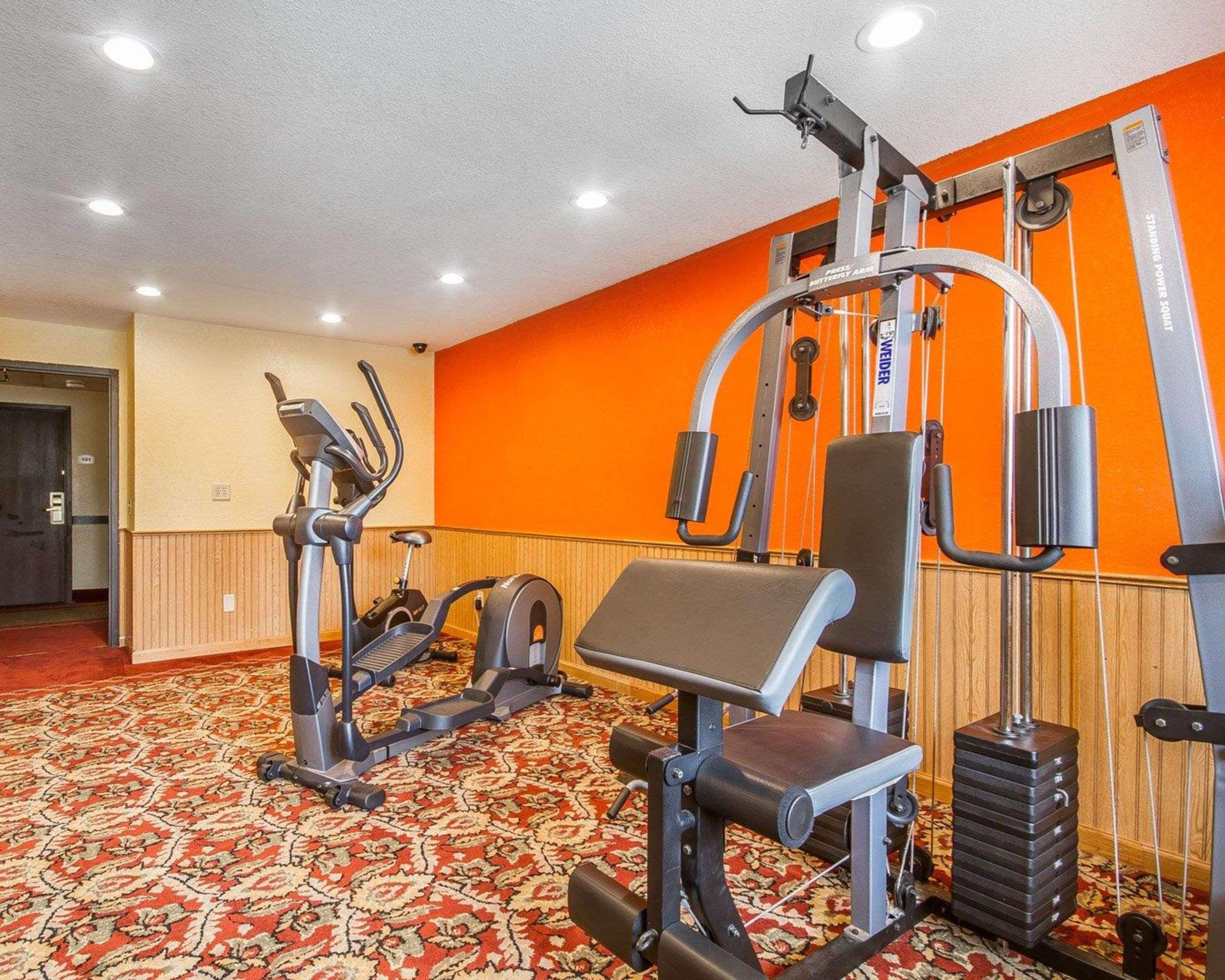 Rodeway Inn & Suites Madison East Ngoại thất bức ảnh