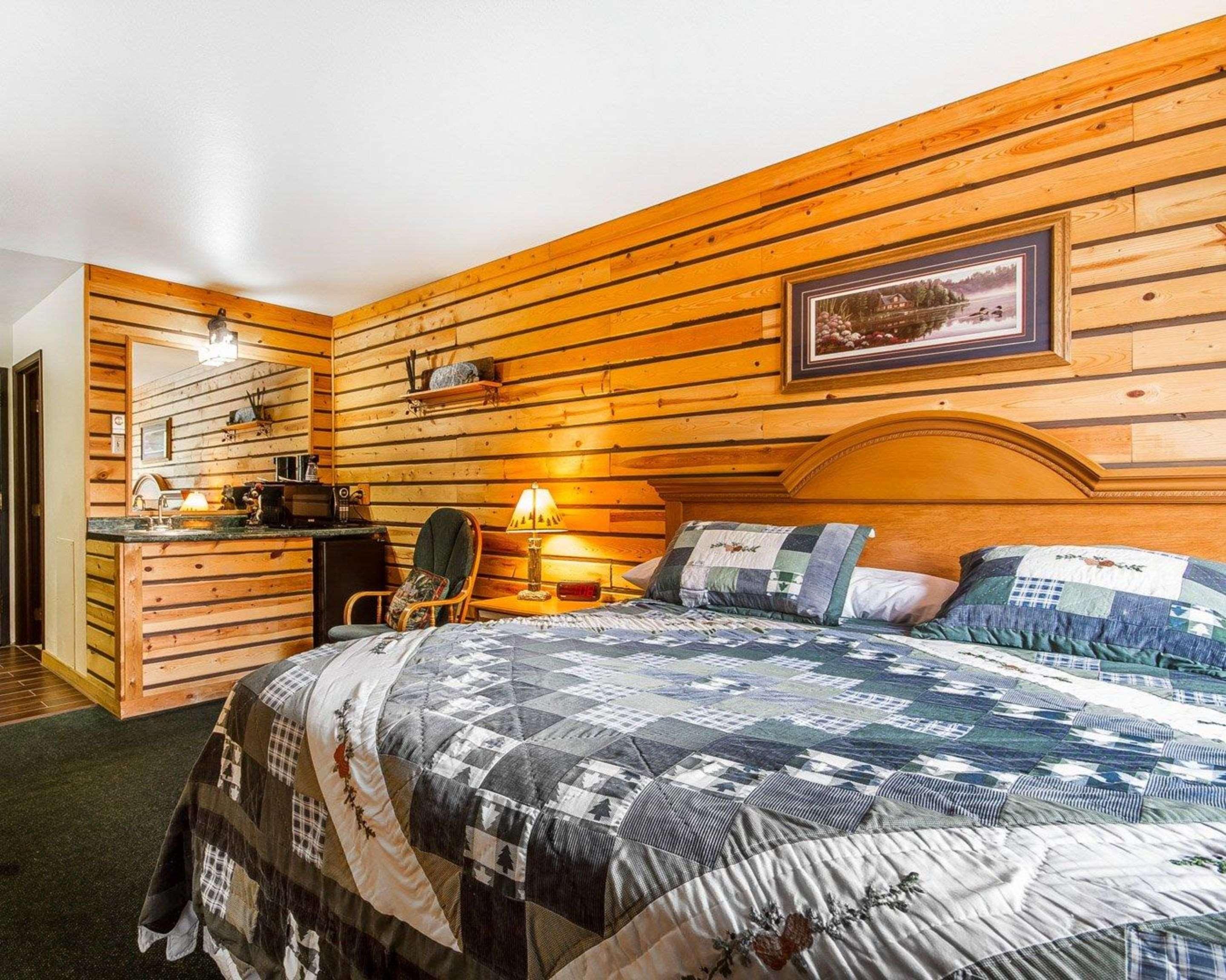 Rodeway Inn & Suites Madison East Ngoại thất bức ảnh
