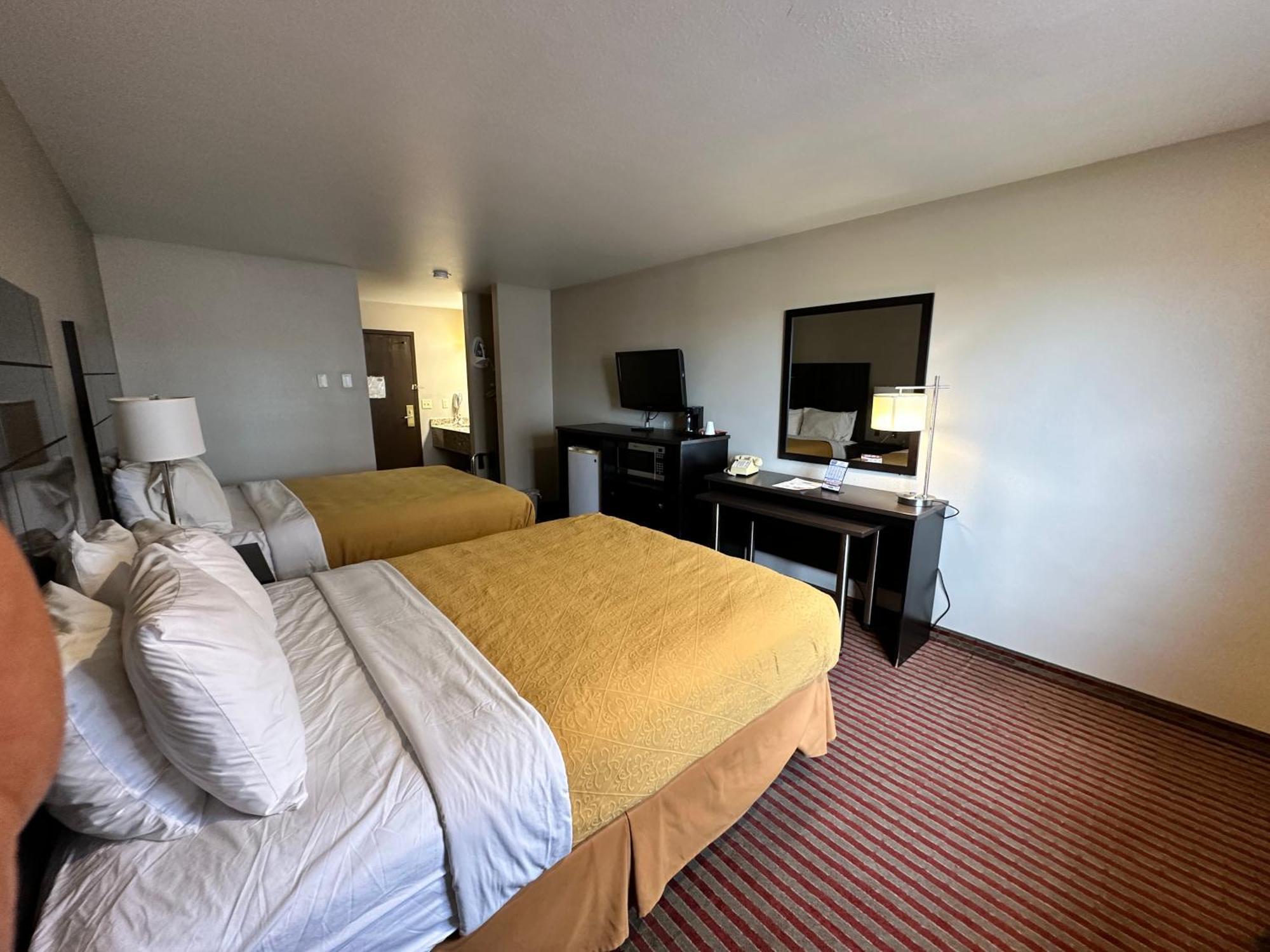 Rodeway Inn & Suites Madison East Ngoại thất bức ảnh