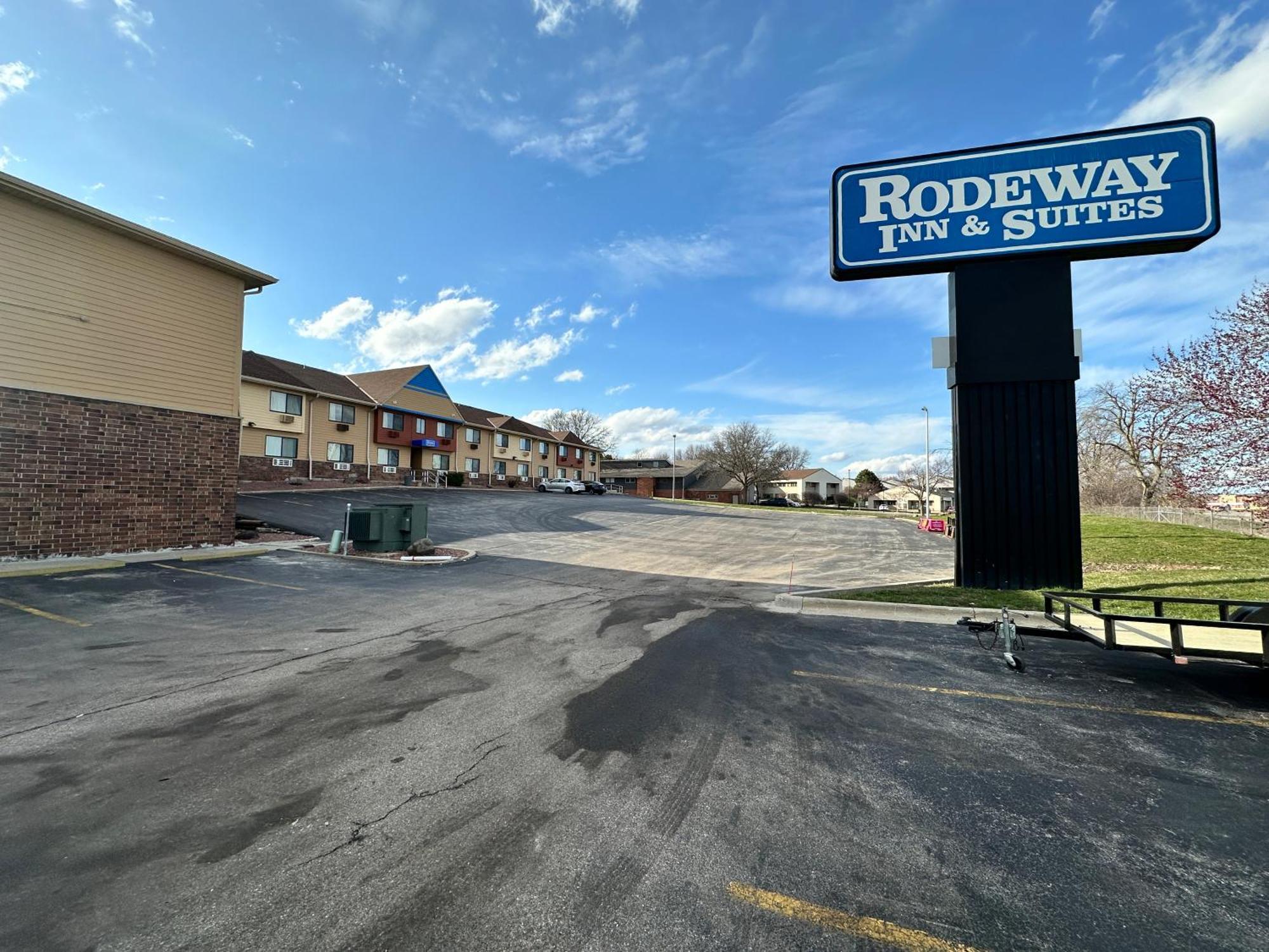 Rodeway Inn & Suites Madison East Ngoại thất bức ảnh