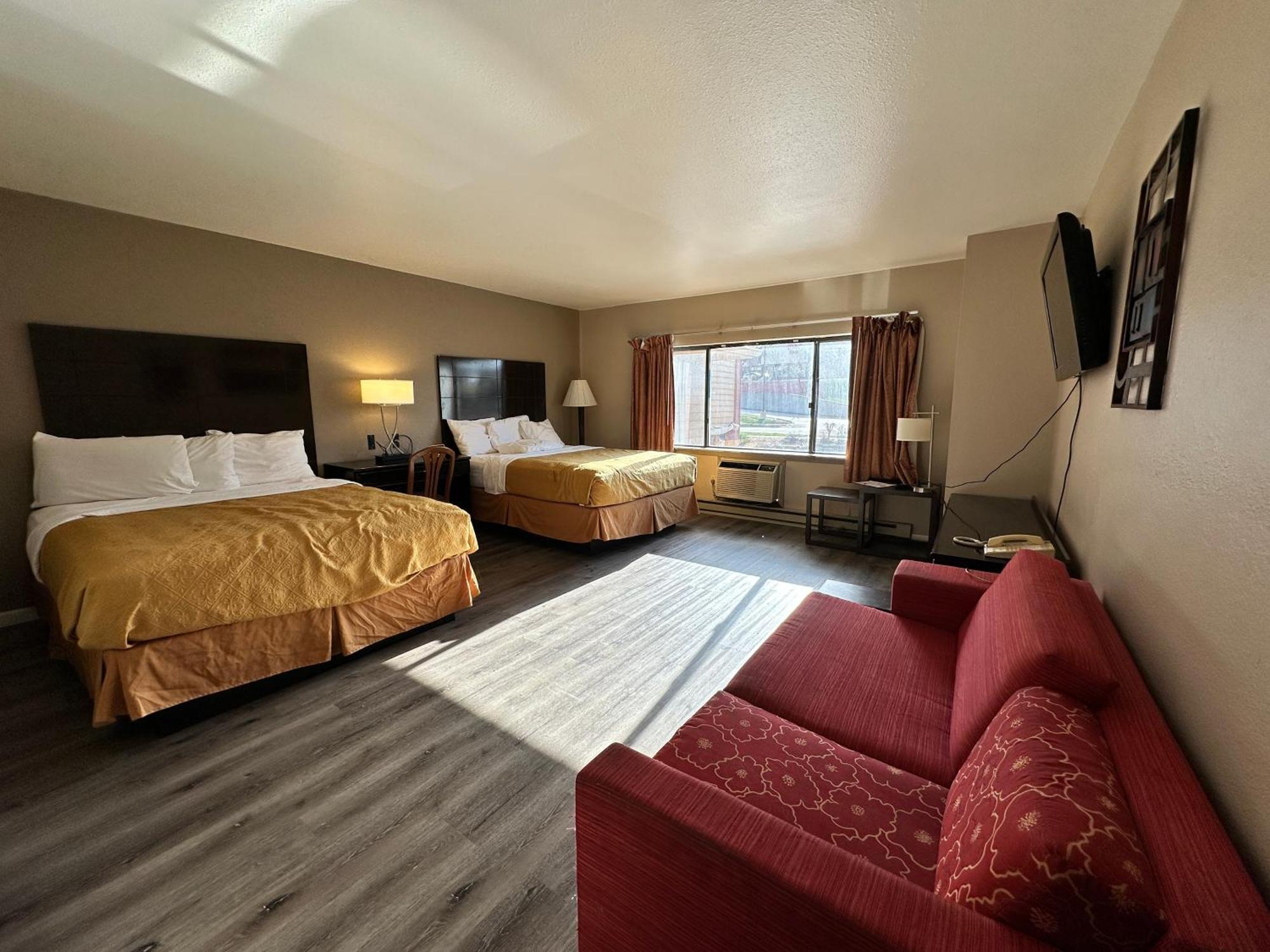 Rodeway Inn & Suites Madison East Ngoại thất bức ảnh