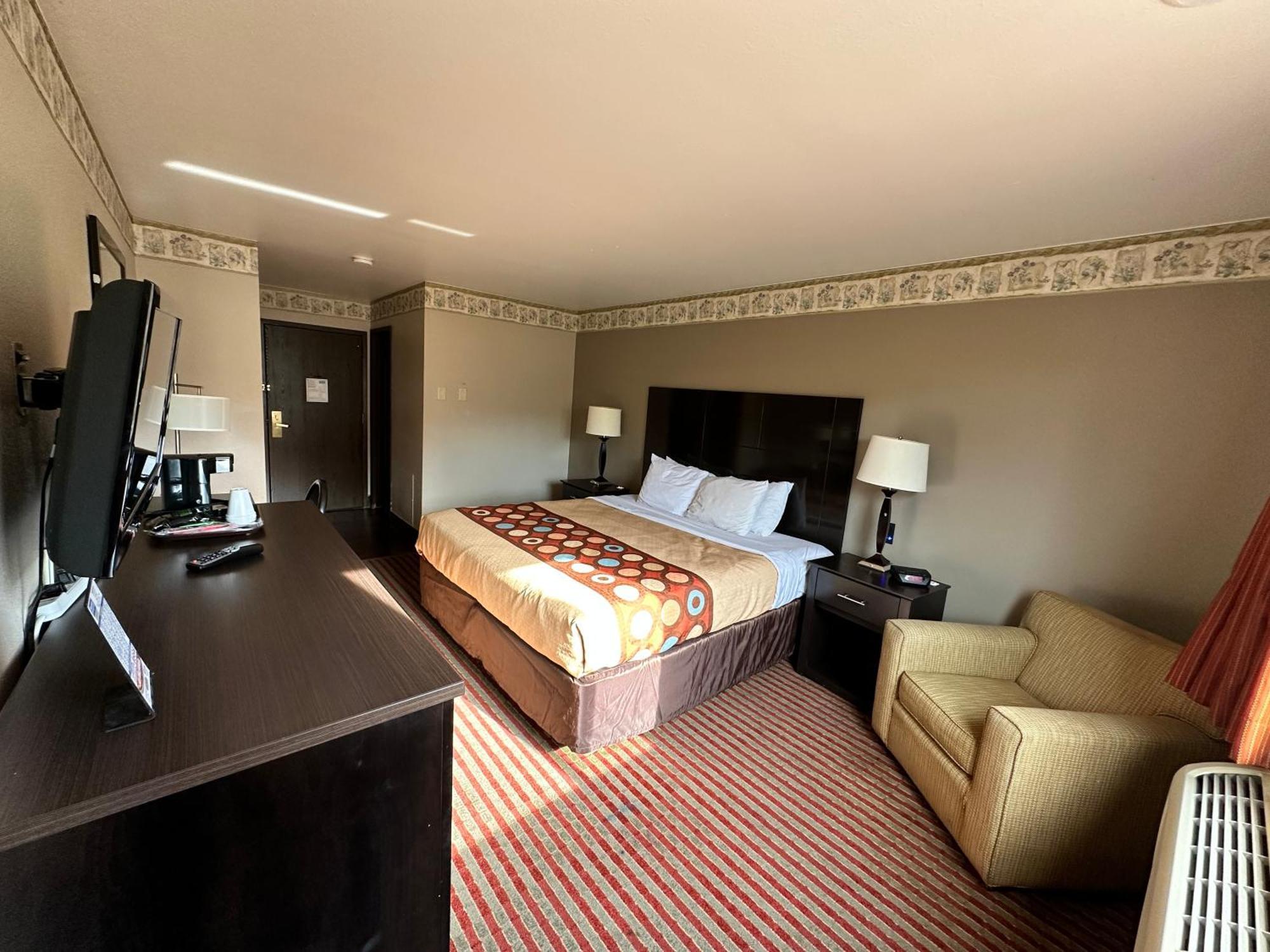 Rodeway Inn & Suites Madison East Ngoại thất bức ảnh