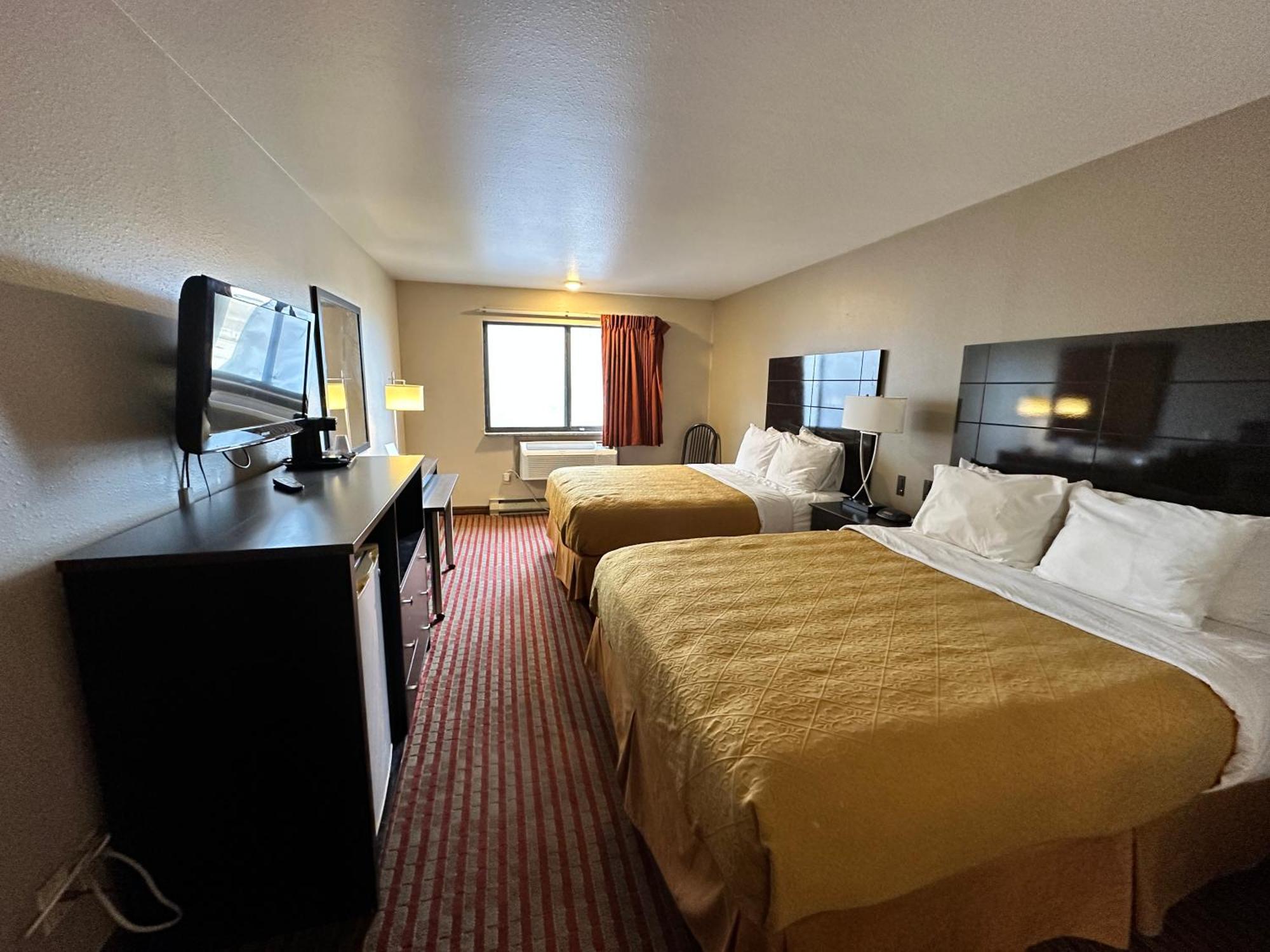 Rodeway Inn & Suites Madison East Ngoại thất bức ảnh