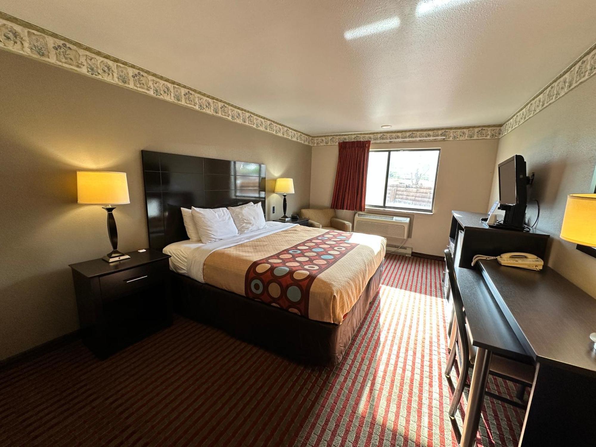 Rodeway Inn & Suites Madison East Ngoại thất bức ảnh