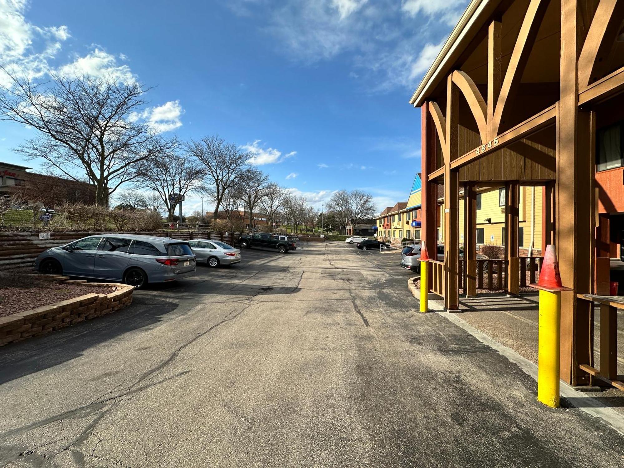Rodeway Inn & Suites Madison East Ngoại thất bức ảnh