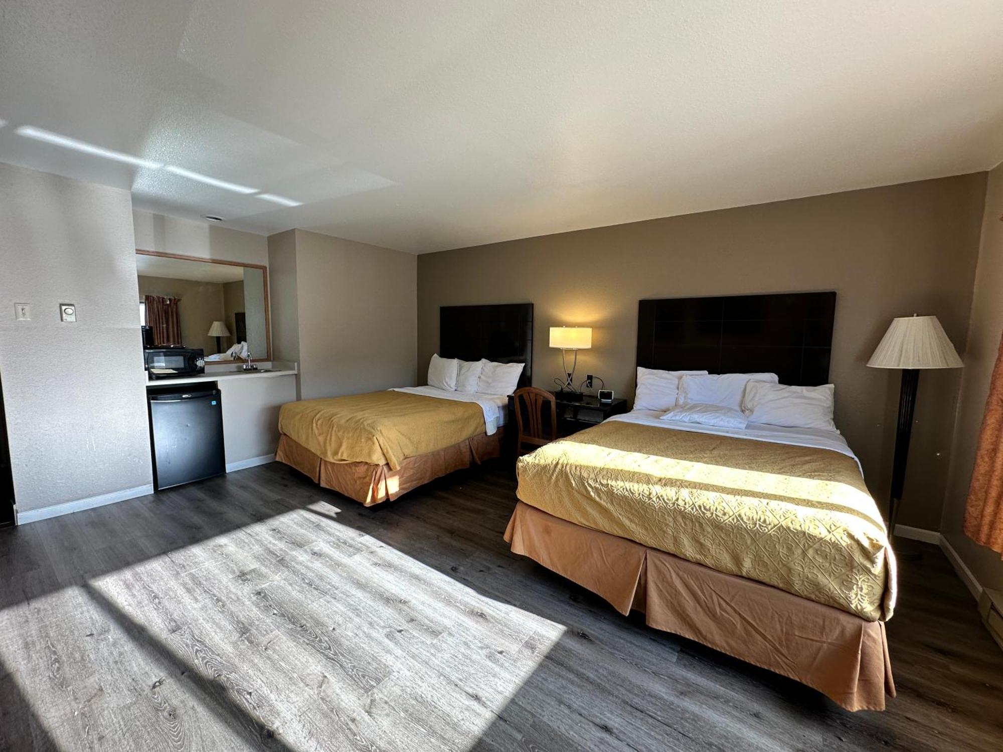 Rodeway Inn & Suites Madison East Ngoại thất bức ảnh