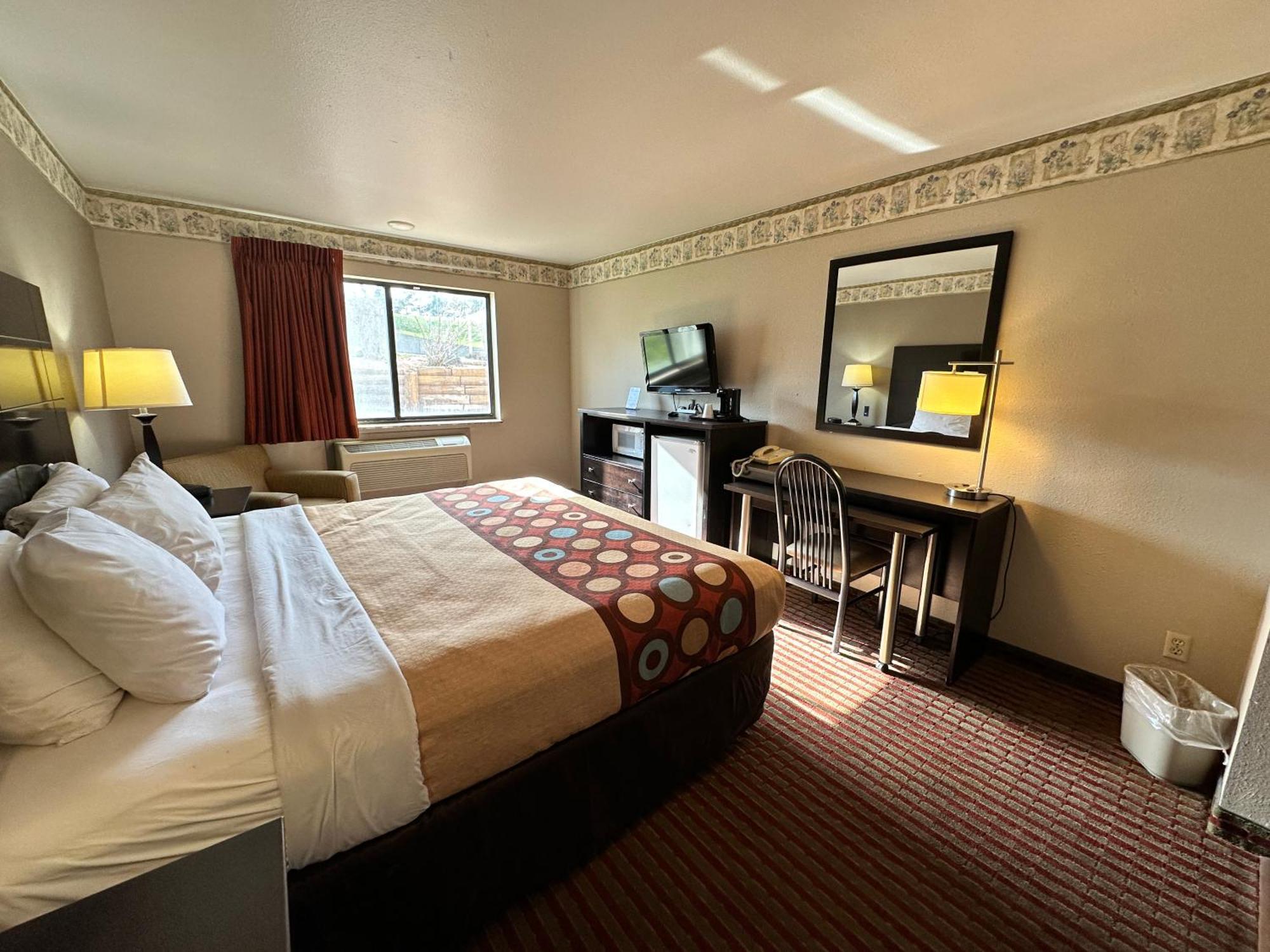Rodeway Inn & Suites Madison East Ngoại thất bức ảnh