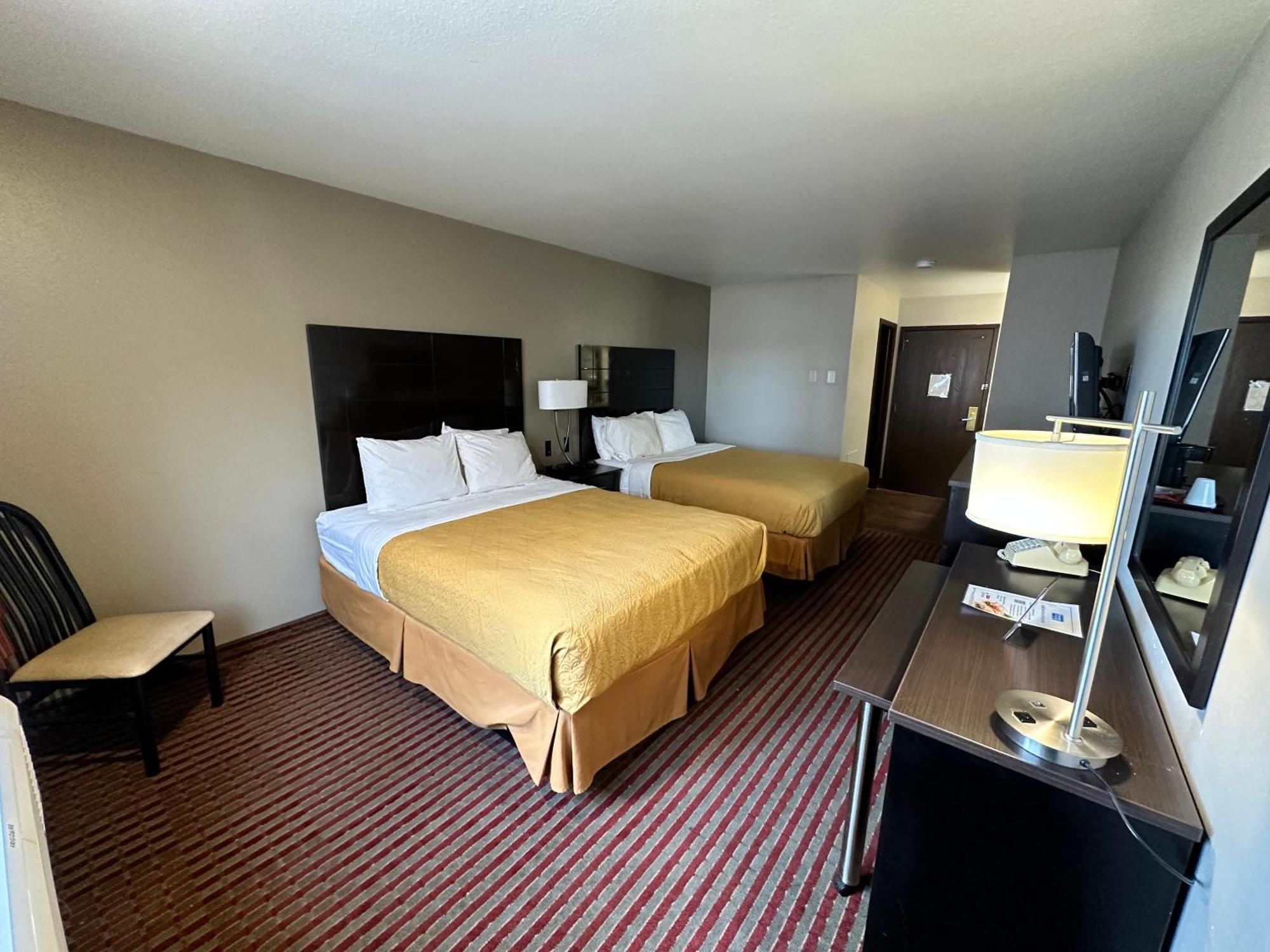 Rodeway Inn & Suites Madison East Ngoại thất bức ảnh
