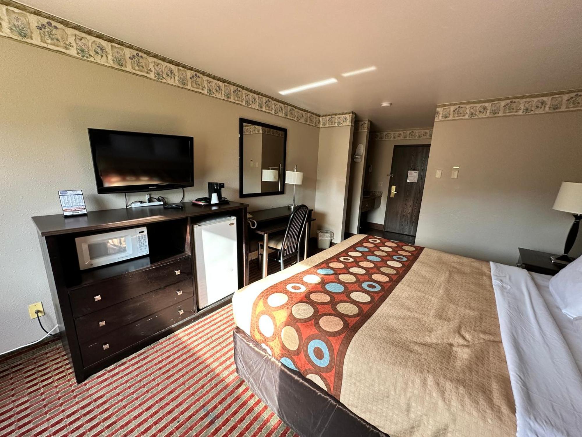 Rodeway Inn & Suites Madison East Ngoại thất bức ảnh