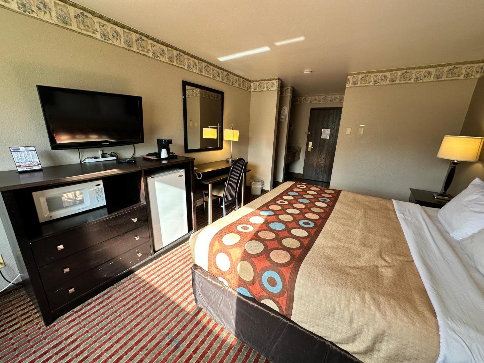 Rodeway Inn & Suites Madison East Ngoại thất bức ảnh