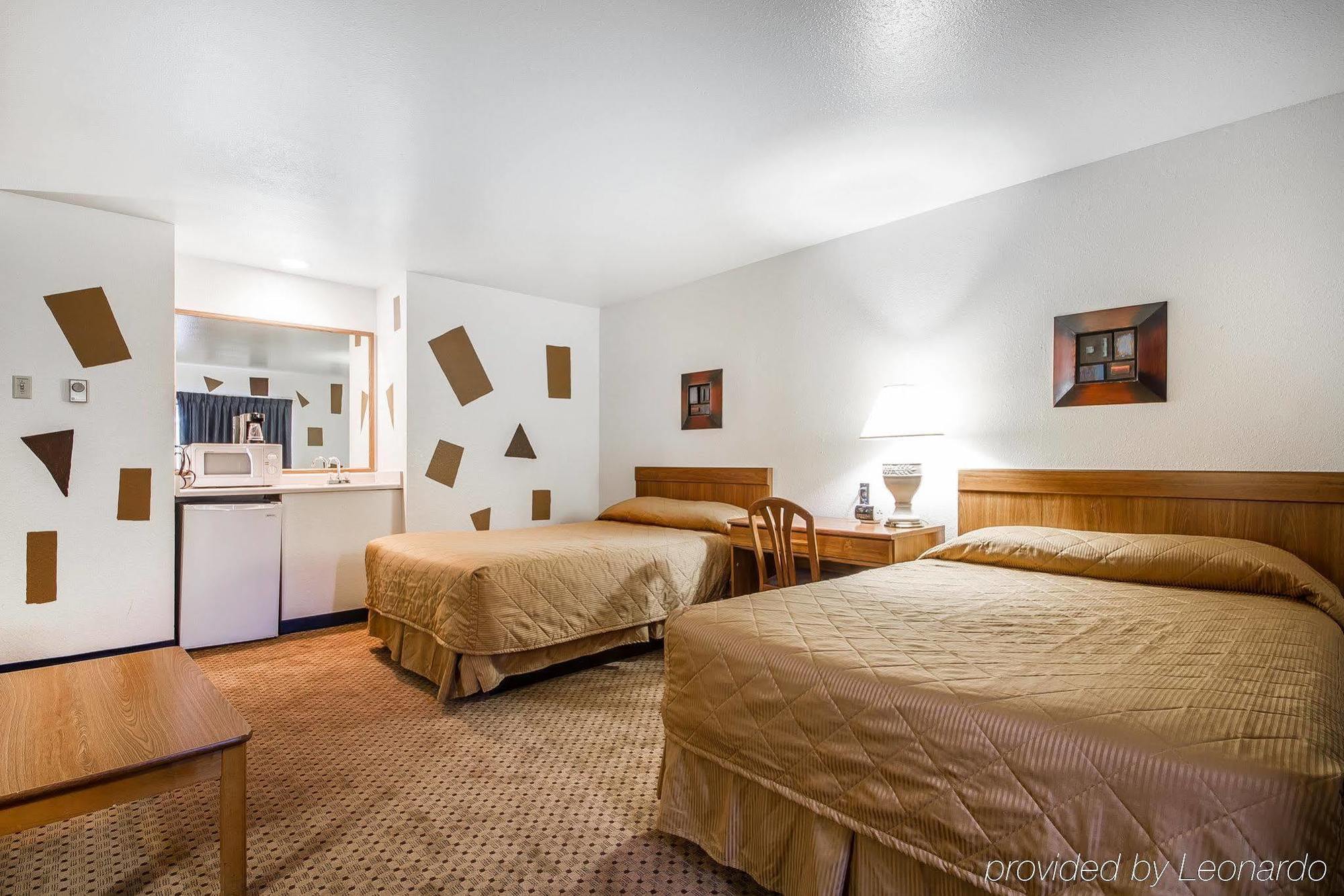 Rodeway Inn & Suites Madison East Ngoại thất bức ảnh