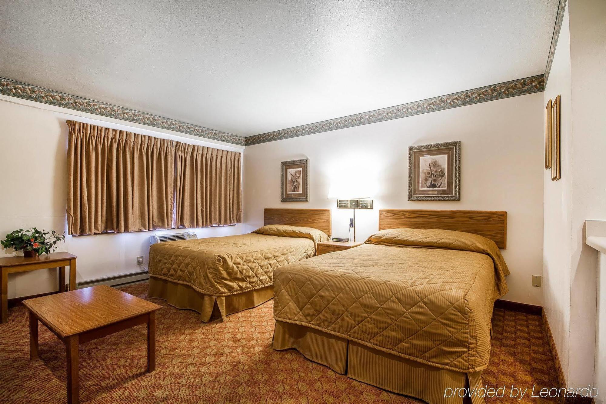 Rodeway Inn & Suites Madison East Ngoại thất bức ảnh