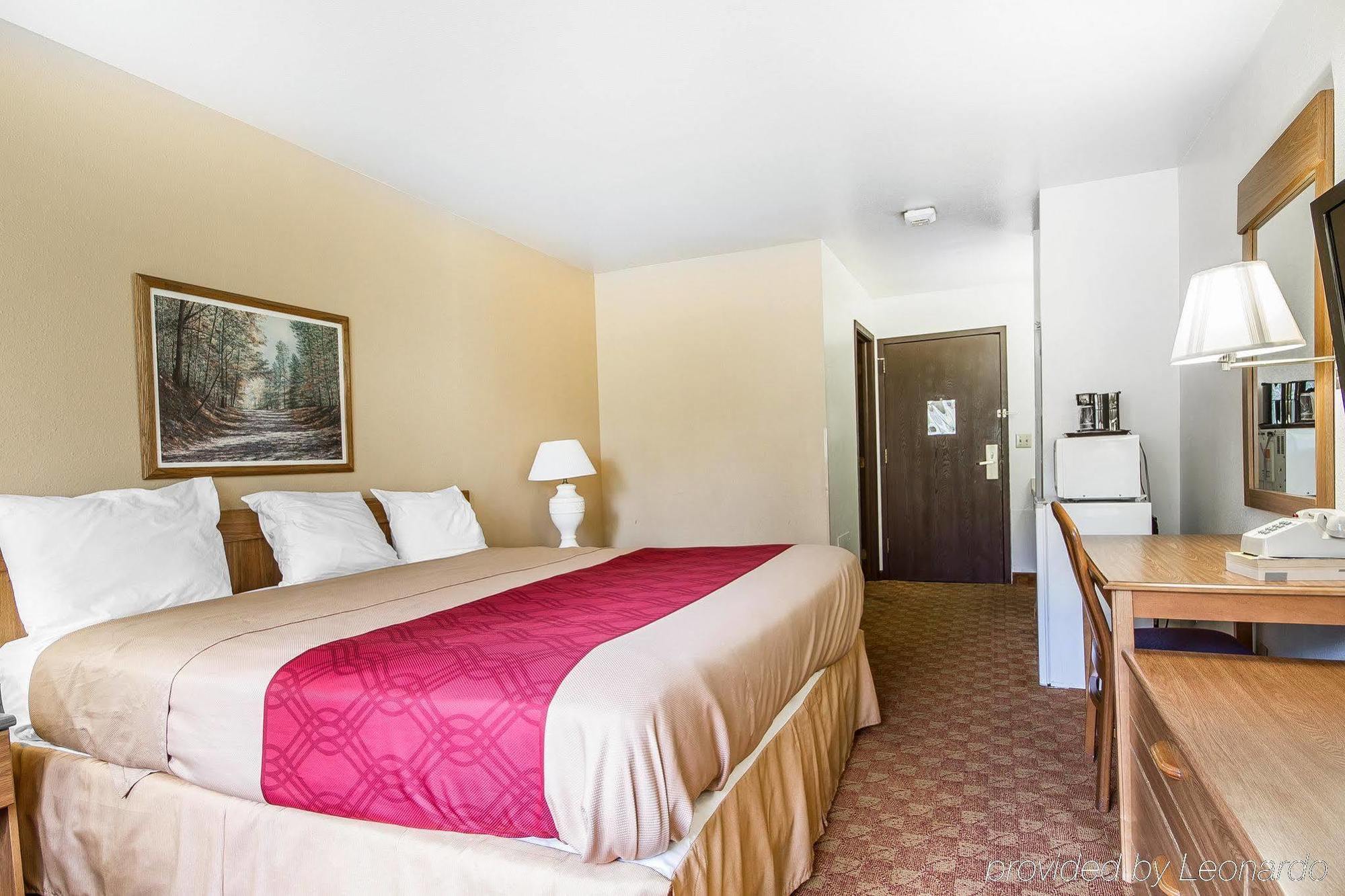 Rodeway Inn & Suites Madison East Ngoại thất bức ảnh