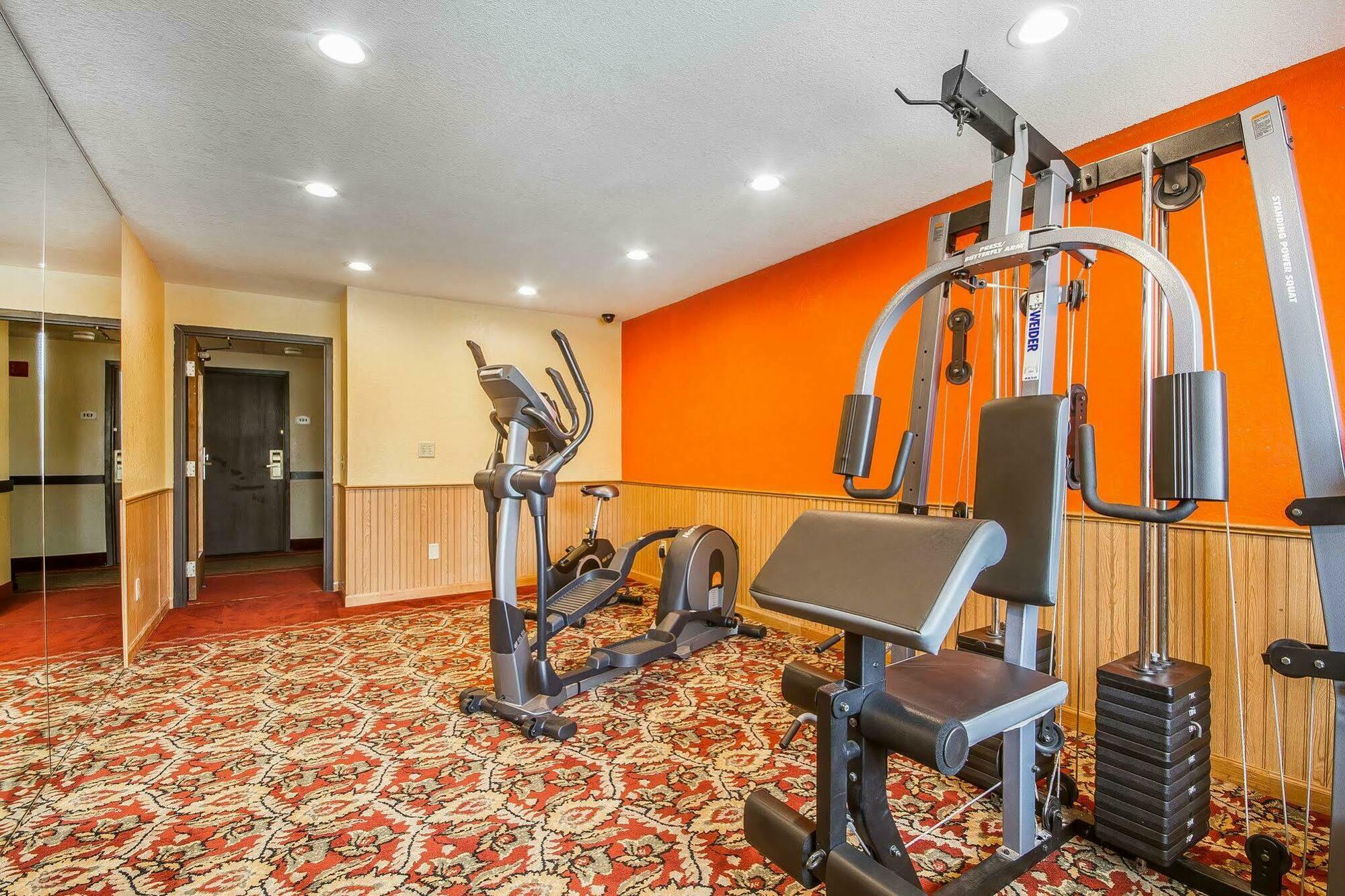 Rodeway Inn & Suites Madison East Ngoại thất bức ảnh